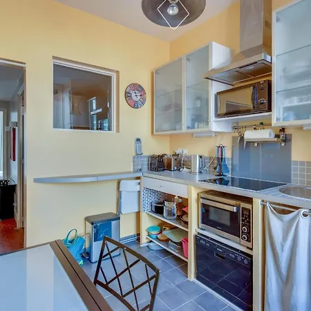 Charming Apt In The Golden Square